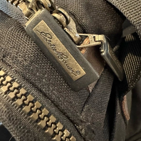 Vintage Eddie Bauer Canvas Leather Duffle Weekender Bag Duffel Gym Pack Carry On - Picture 5 of 12